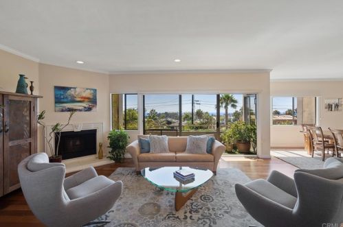 1045 Dewitt Ave, Encinitas, CA 92024-3609