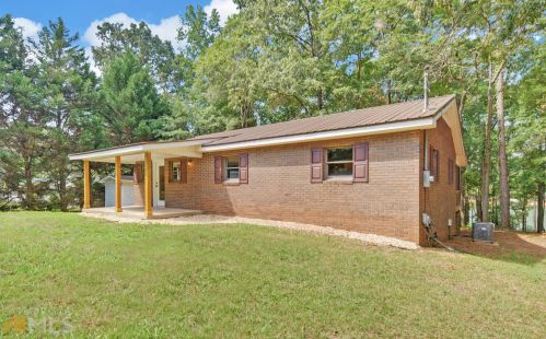 202 Forest Cir, Hartwell, GA 30643-8001