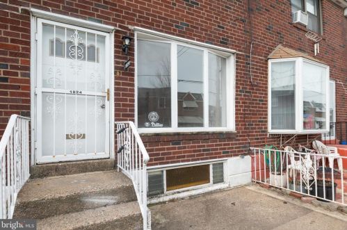 1824 29th St, Philadelphia, PA 19121-1809