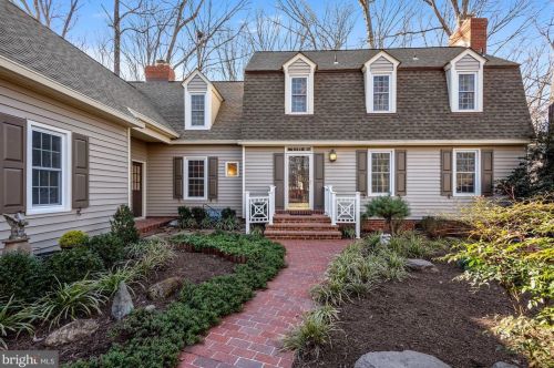 2272 Crows Nest Ln, Herndon, VA 20191-4516