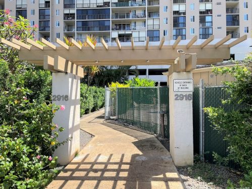 2916 Date St, Honolulu HI  96816-1184 exterior