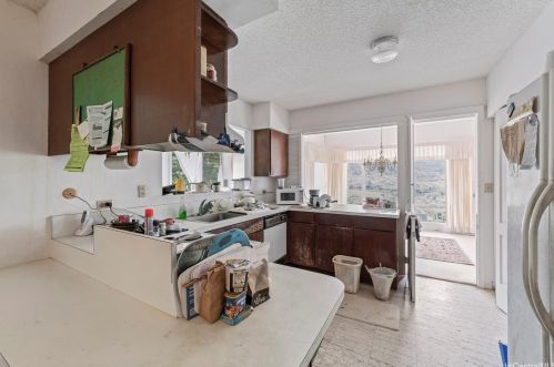 3359 Huelani Dr, Honolulu HI  96822-1276 exterior