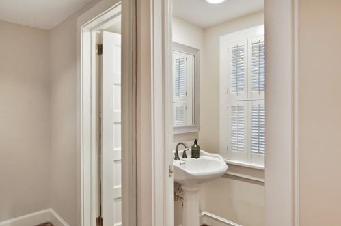 100 Brookhaven Dr, Atlanta GA  30319-3003 exterior