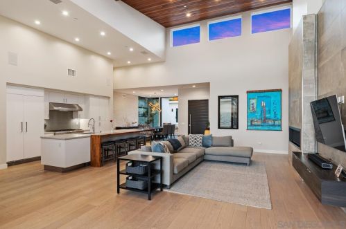 1115 Wotan Dr, Encinitas, CA 92024-4058