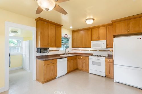 5766 Grand Ave, Riverside CA  92504-1300 exterior