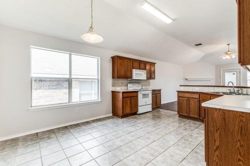 1233 Mountain Air Trl, Fort Worth TX  76131-5446 exterior