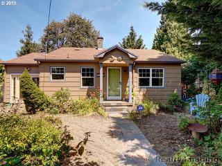 9715 Syracuse St, Portland, OR 97203-1431
