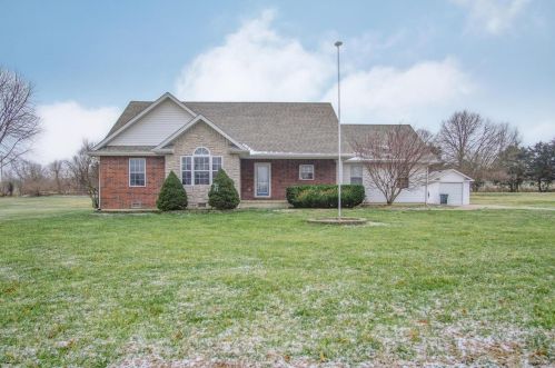 1237 Quail Valley Cir, Lebanon, MO 65536-4458