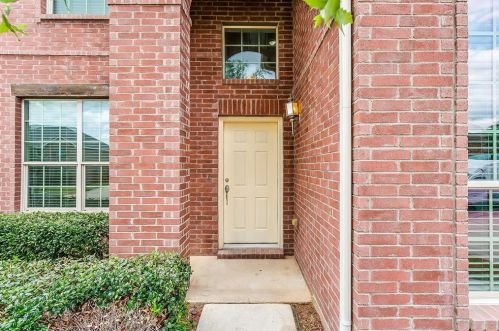 412 Crown Oaks Dr, Fort Worth TX  76131-4266 exterior