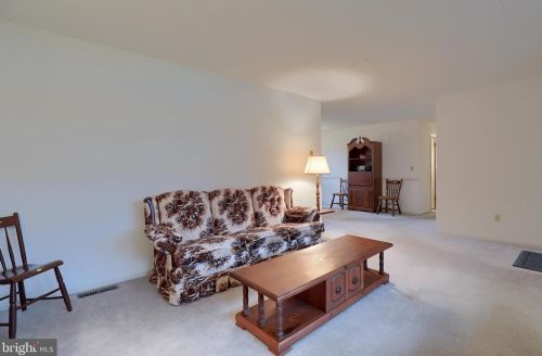 154 Amsterdam Rd, Lancaster PA  17603-9719 exterior