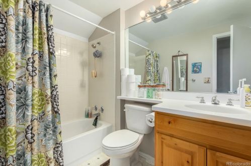 7556 Rosemary Cir, Englewood CO 80112-6421 exterior