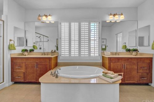 328 Bronze, Irvine CA  92618-1510 exterior
