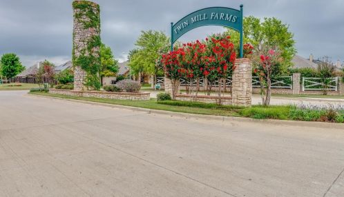 5329 Molasses Dr, Fort Worth TX  76179-8166 exterior