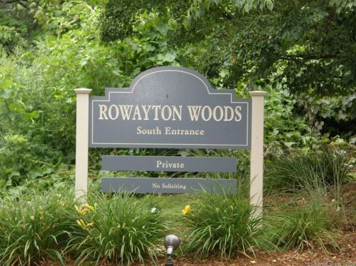 130 Rowayton Woods Dr, Norwalk, CT 06854-3938