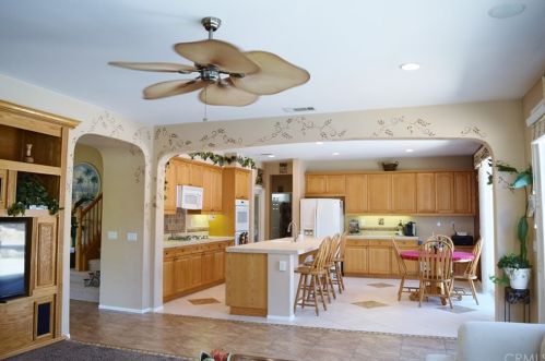 12722 Royal Palm Ln, Riverside CA  92503-7077 exterior