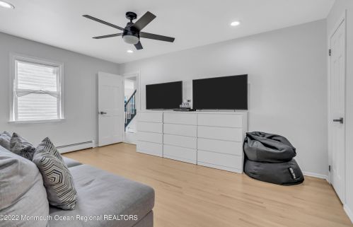 718 Grassmere Ave, Tinton Falls NJ  07712-4333 exterior