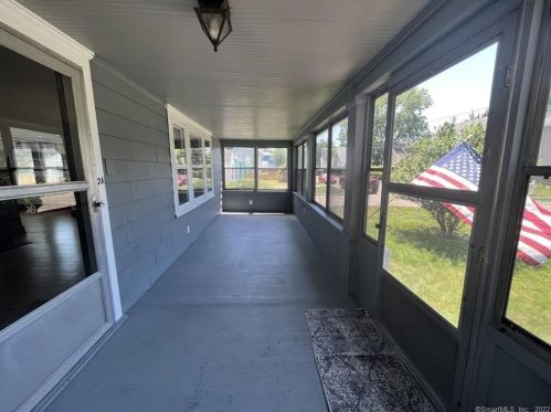 26 Laurel St, Norwalk CT  06855-1101 exterior