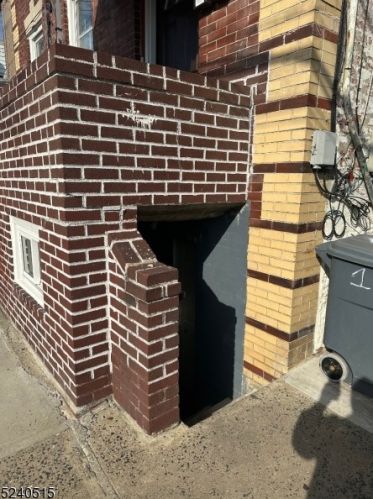 553 9th St, Newark, NJ 07107-1907