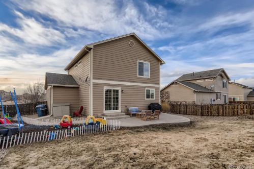 212 Newbern Way, Aurora CO 80016-6124 exterior