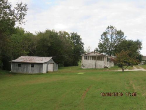 219 Crescent Ln, Jacksboro, TN 37757-3921