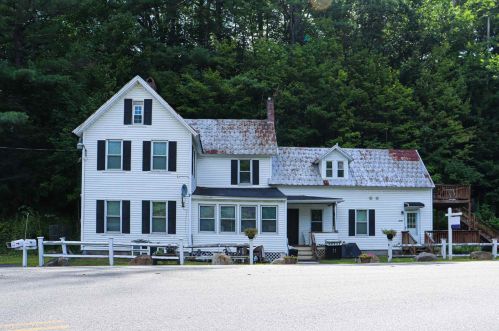 843 Western Ave, Henniker, NH 03242-3497