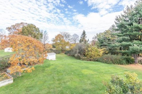33 Camelot Dr, Upper Stepney CT  06468-2004 exterior