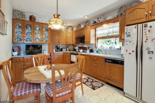 119 Passaic Ave, Bloomfield, NJ 07003-3752