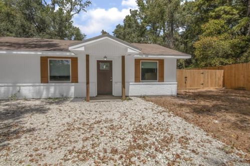 16894 Pickering Rd, Conroe TX  77302-6784 exterior