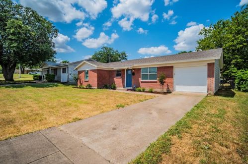 1704 Cravens Rd, Fort Worth, TX 76112-7701