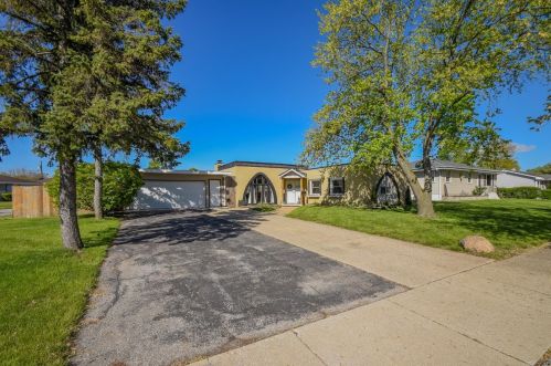 9444 Forrest Dr, Hammond, IN 46322-2933