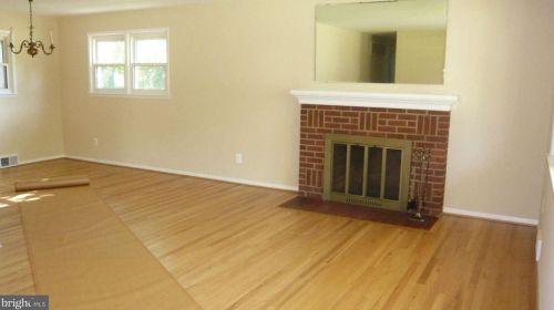 7511 Inzer St, Springfield VA  22151-2922 exterior