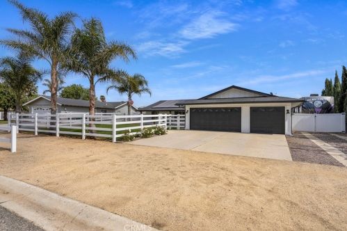 3041 Broken Arrow St, Norco, CA 92860-1836