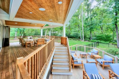 17 Morand Ln, Wilton CT  06897-4112 exterior