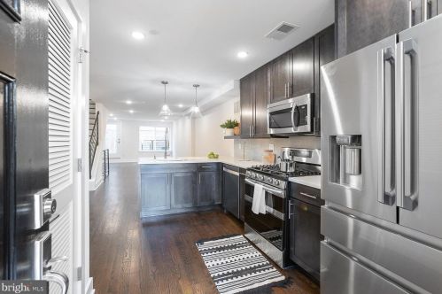 1012 20th St, Philadelphia, PA 19146-2611