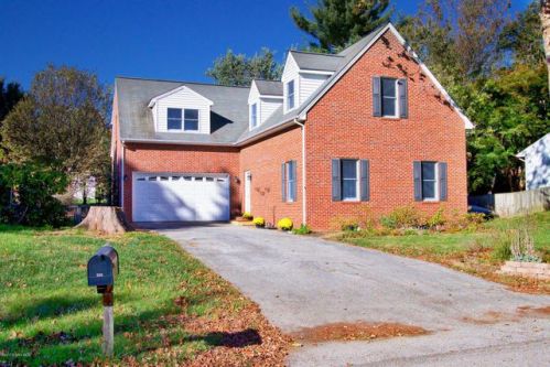 809 Grove Ave, Blacksburg, VA 24060-3121