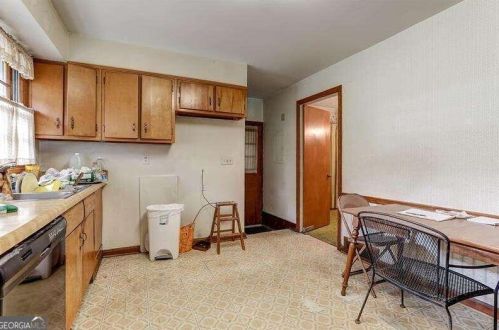 4132 Haverhill Dr, Atlanta GA  30342-3818 exterior