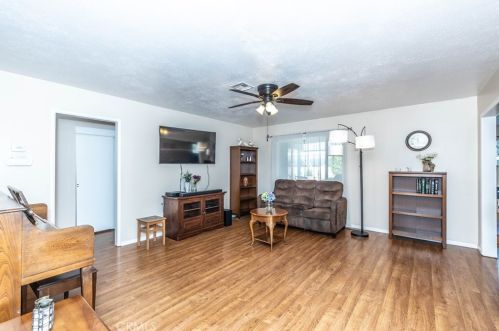 1935 Random Dr, Anaheim CA  92804-3539 exterior