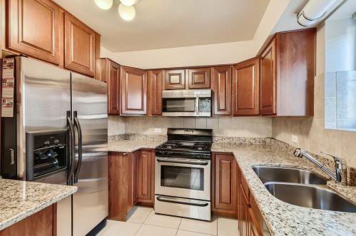 1600 Greenleaf Ave, Chicago, IL 60626-2711