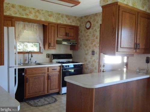 4 Stoneham Rd, Trenton NJ 08638-2745 exterior