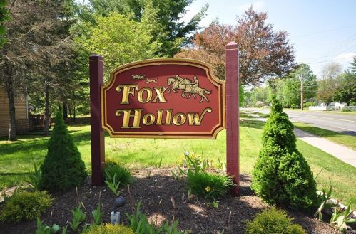 55 Fox Hollow Dr, Windsor Locks CT  06096-1554 exterior