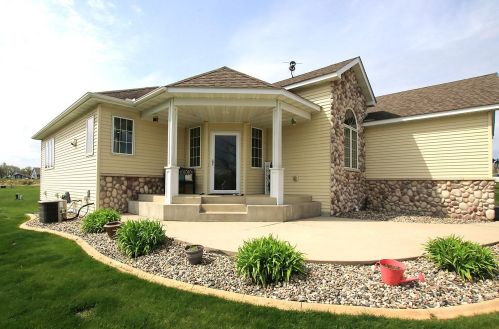 1348 Southfork Dr, Cedar Mills, MN 55350-5026