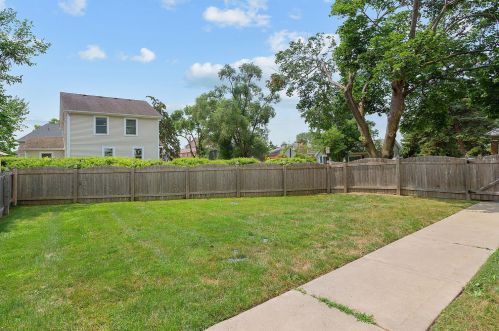 511 Ledochowski St, Lemont, IL 60439-4022
