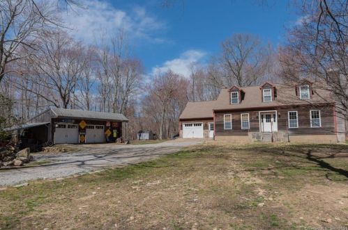 32 Round Hill Rd, Colchester, CT 06420-3850