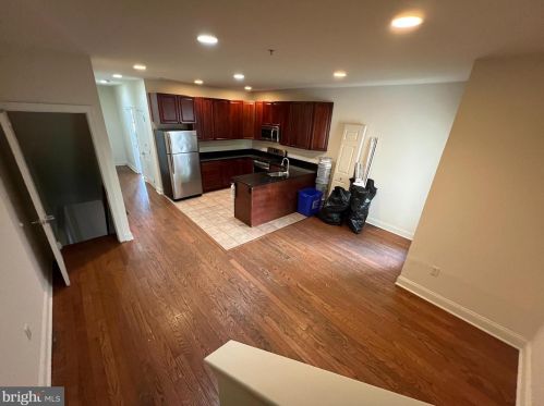 1922 17th St, Philadelphia, PA 19121-3328