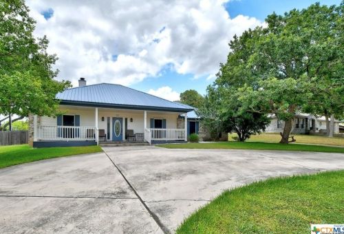 215 Oak Creek Cir, Stairtown, TX 78648-4822
