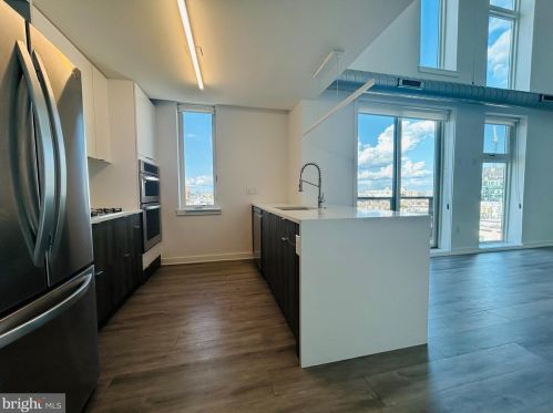 952 3rd St, Philadelphia, PA 19123-2265