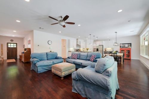 2003 Alegria Rd, Austin TX  78757-3218 exterior