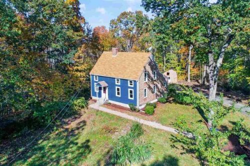 17 Bancroft Rd, Newton, NH 03858-3303