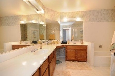 2118 Glasgow Ct, Hanover Park, IL 60133-2957
