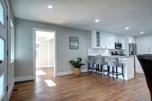 2811 Cook St, Denver CO  80205-5012 exterior